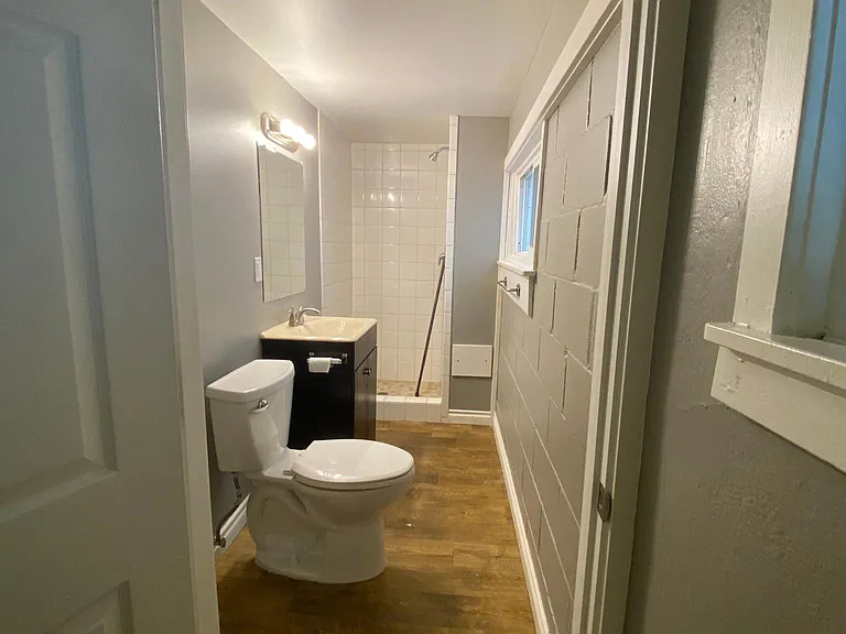 533 11th Ave E #4 — Photo 7