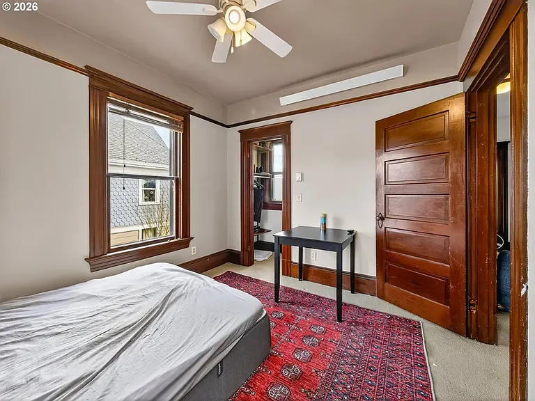 237 NE Graham St — Photo 14