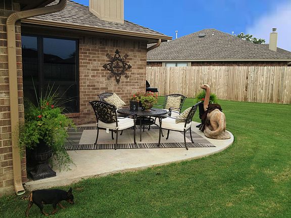 2nd image of 517 SW 150th St