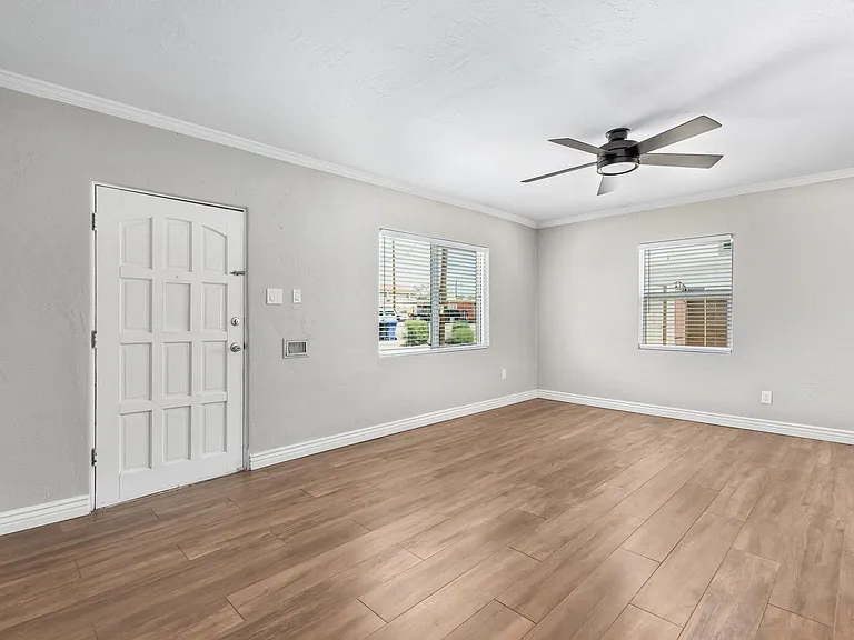 527 E Whitton Ave — Photo 8