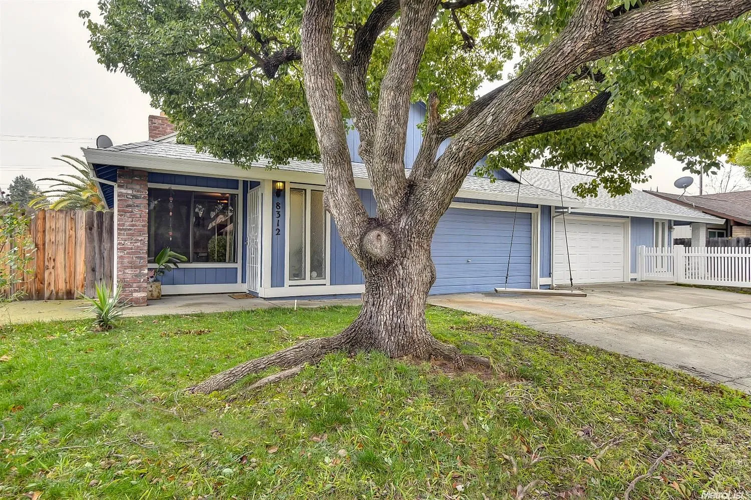 8312 Deville Oaks Way photo 1