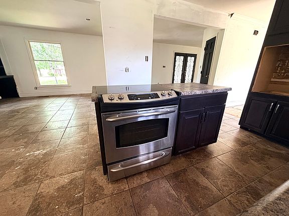 4th image of 500 E Clark Trl