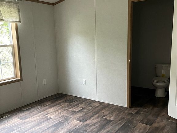 5th image of 315 Poole Cir