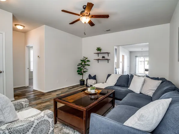 9421 Waterman Dr, Aubrey, TX 76227