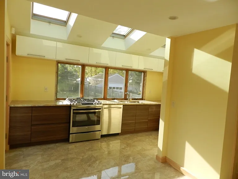 743 Valley Forge Ave — Photo 9