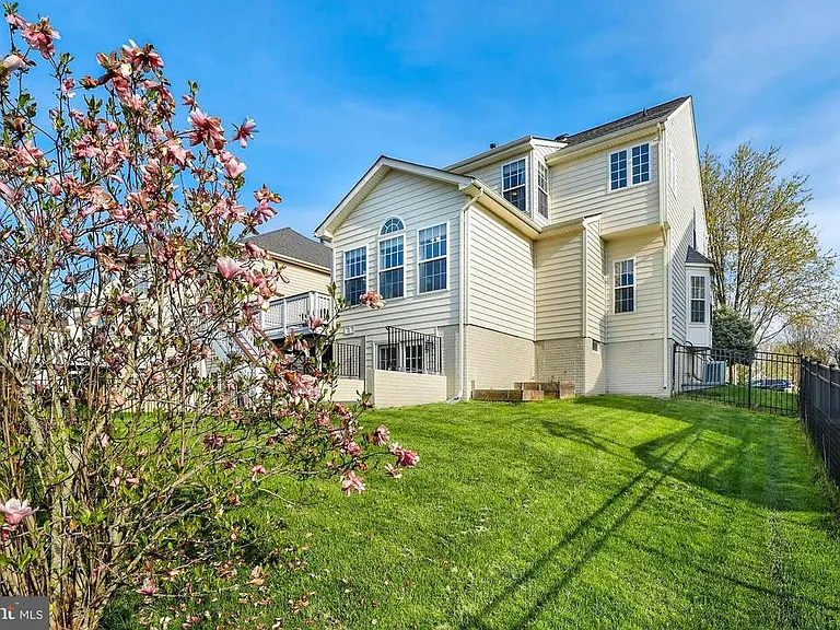 6805 Rathbone Pl — Photo 9