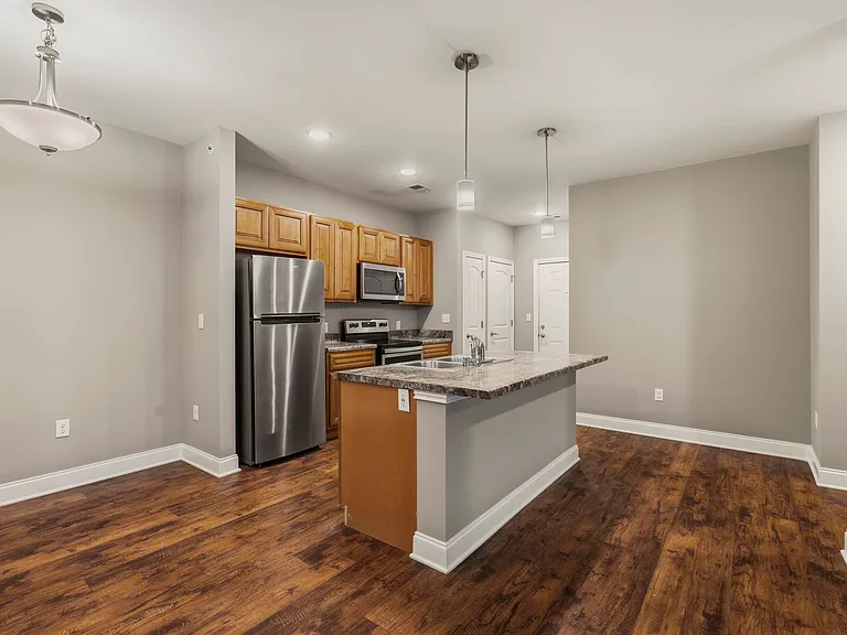 Mount Victor Olde Towne Luxury Apartments — Photo 47