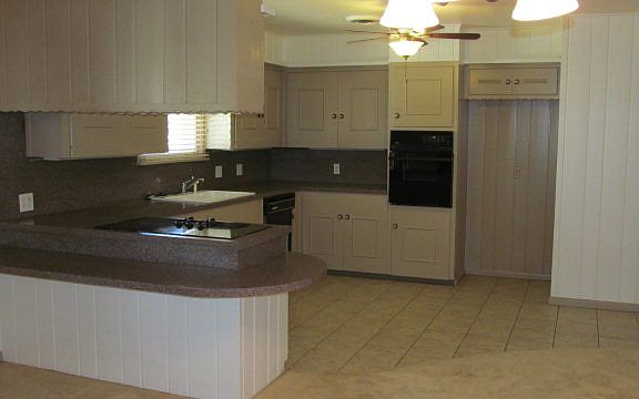 4th image of 6011 Avenue W