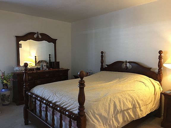 4th image of 6520 Lorraine Ave