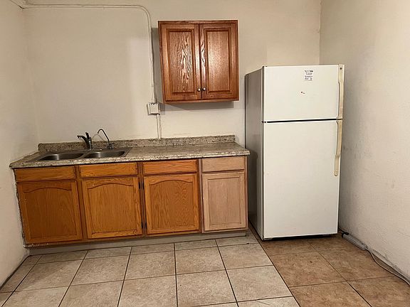 5th image of 204-206 N Sunshine Blvd #11