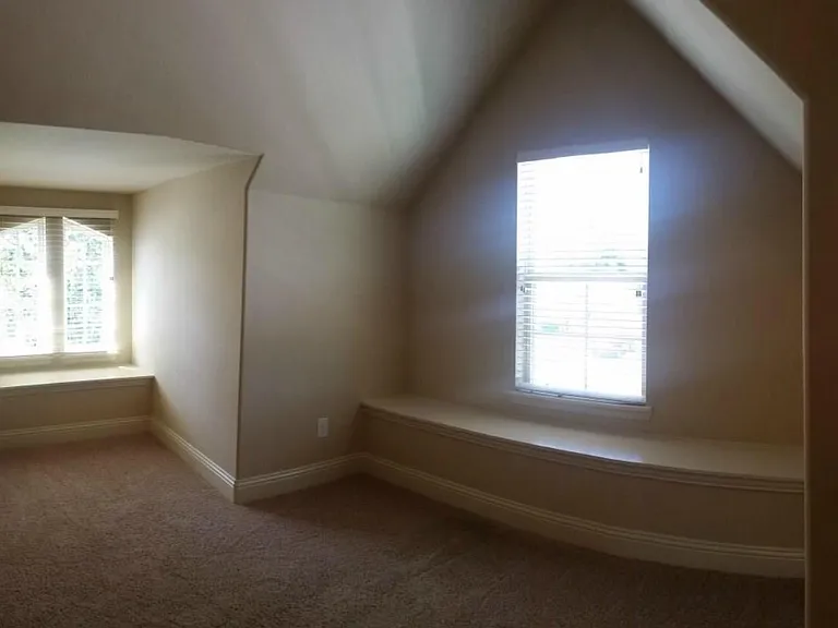 2702 Cartwright St — Photo 5