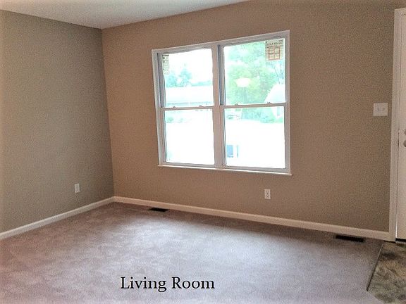 5th image of 925 Elizabeth Dr
