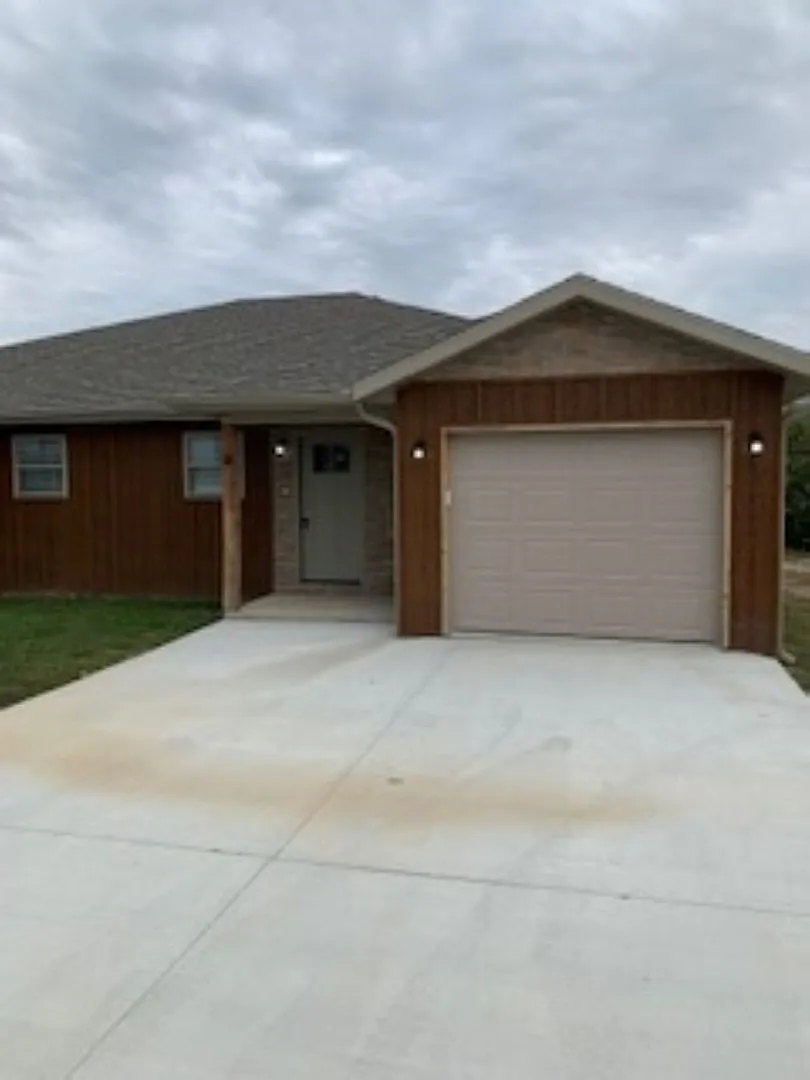 Lease Up Special - Luxury Lake Living Starts Here Newer 2 Bed, 2 Bath House In Kimberling City- Y... — Photo 4