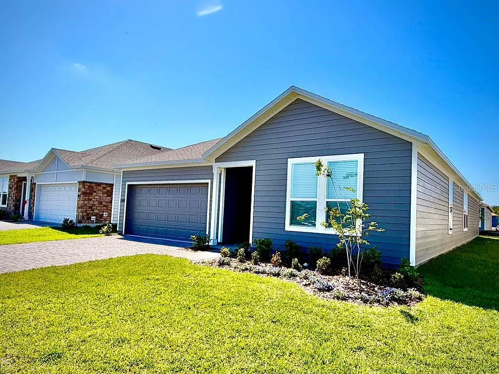 3 bed, 2.0 bath, 2300 sqft, $2,300 — Photo 3