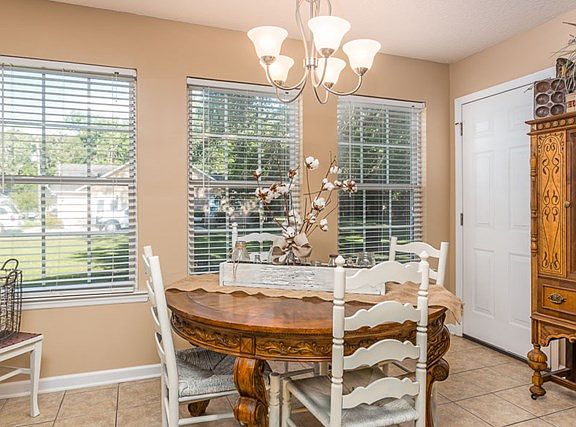 3rd image of 110 Sugar Plum Ln