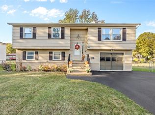 43 Gemini Cir, Rochester, NY 14606