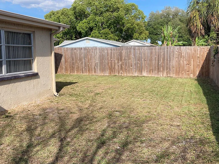 7010 Oakshire Dr — Photo 32