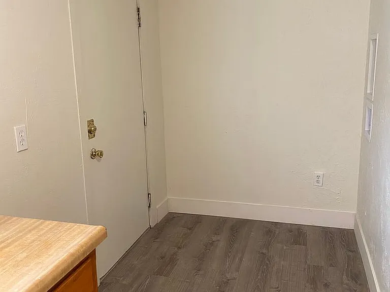 1642 Mulberry St — Photo 8
