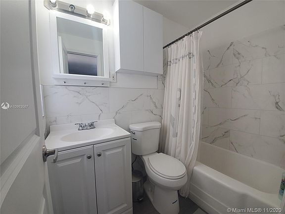 5th image of 1120 SW 30th St #F