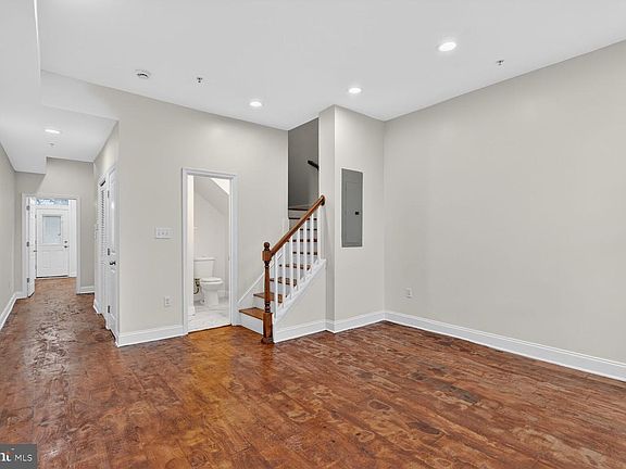 3rd image of 113 15th St SE