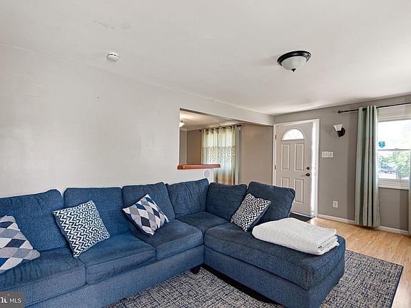 4th image of 2338 Poe Rd