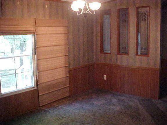 5th image of 303 Caney Creek Ln