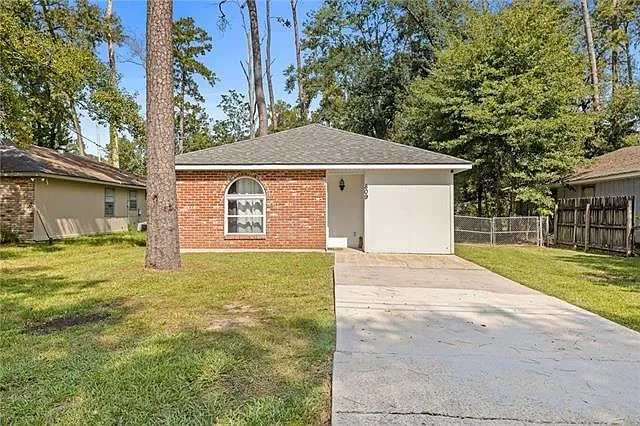 4 bed, 1.0 bath, 1377 sqft, $1,650 — Photo 1