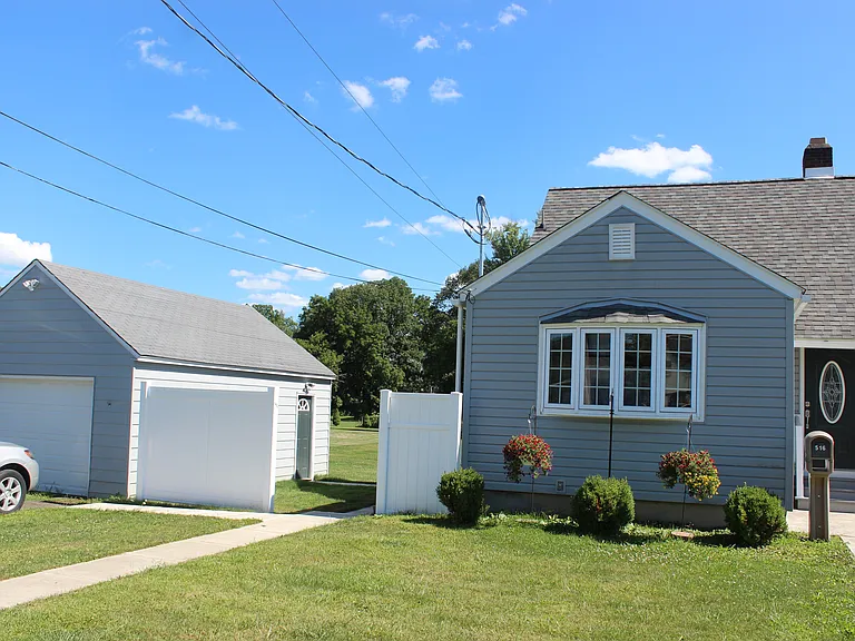 516 Esty St — Photo 28
