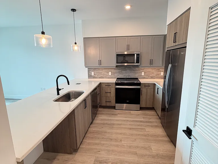 152 NW 32nd St #A1 — Photo 2