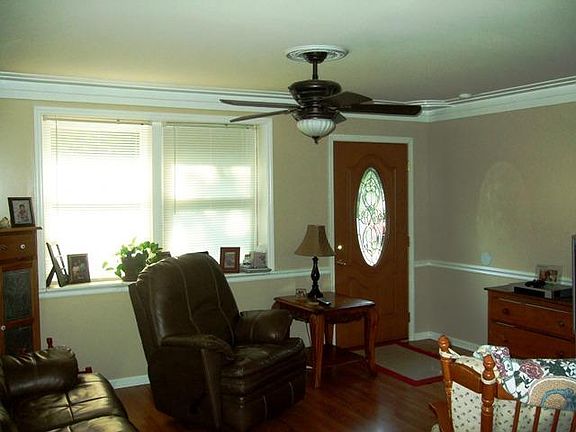 3rd image of 321 Lakeshore Dr