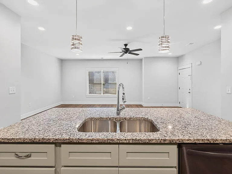 2805 Raintree Dr — Photo 16