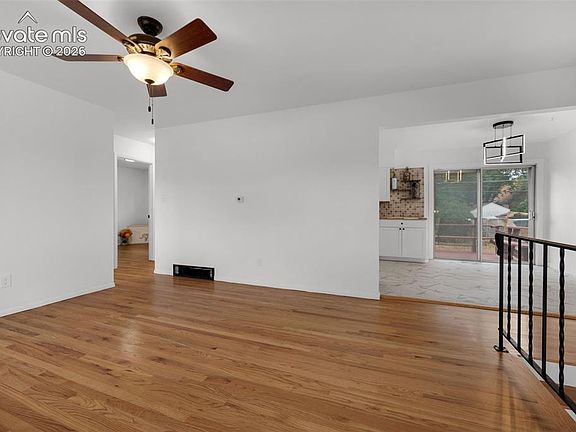 3rd image of 98 Landoe Ln