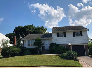 36 Colony Ln, Syosset, NY 11791