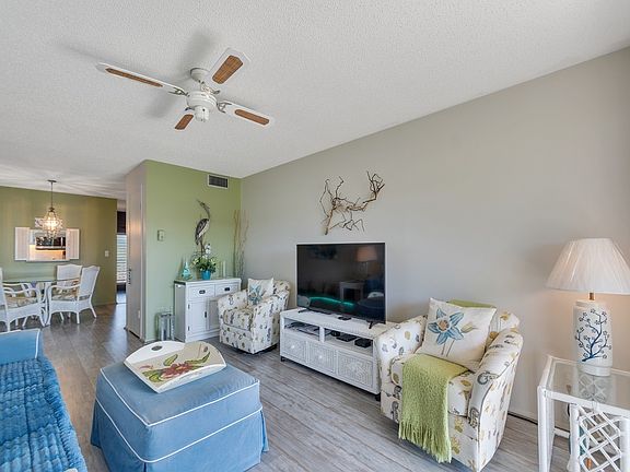 5th image of 68 Royal Oak Ct APT 201