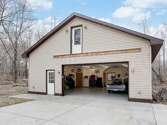 2nd image of 858 Lois Ln