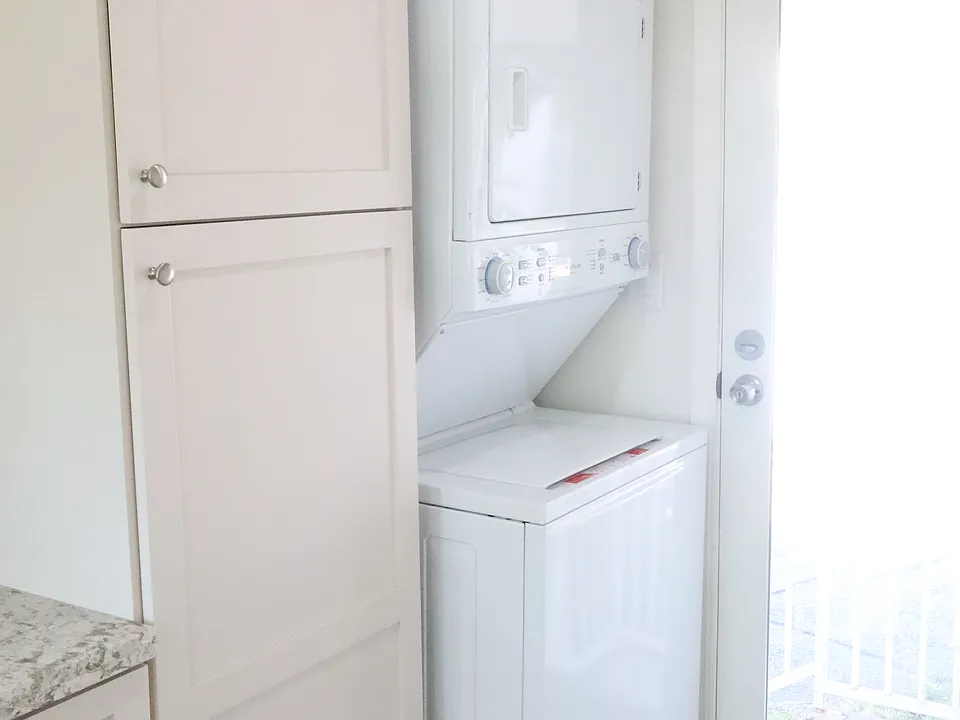 LAUNDRY CENTER