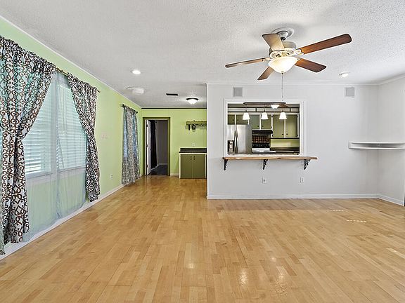 3rd image of 103 Ridgemont Ct