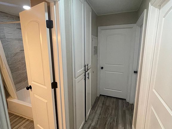4th image of 5450 McConnell Dr