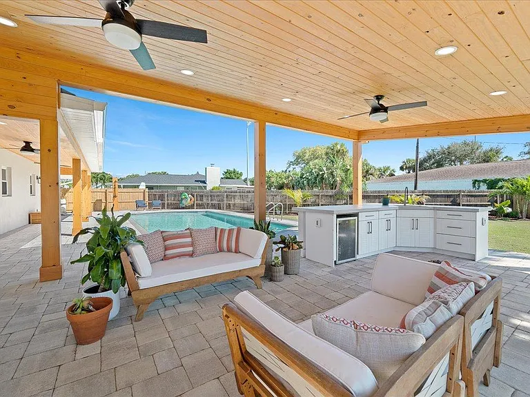 555 Norwood Ct — Photo 41