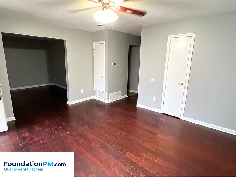 1375 Adelaide St — Photo 6