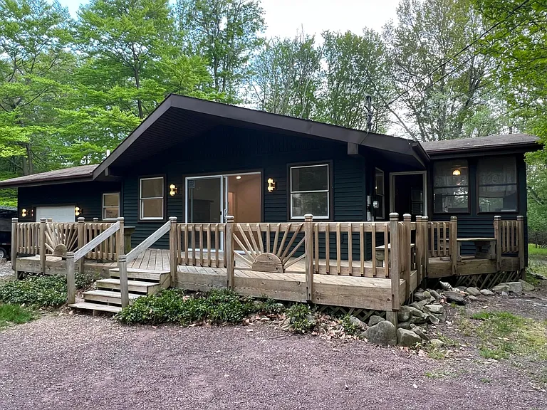 436 Stillwater Dr — Photo 1