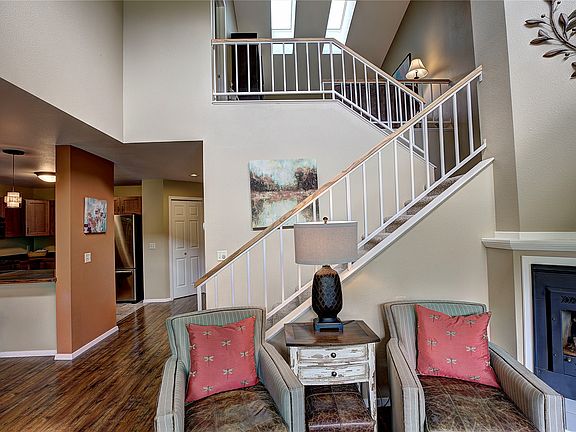 3rd image of 695 Saint Andrews Dr