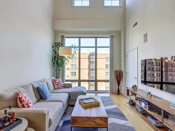 24 Avenue At Port Imperial image 1 of 29