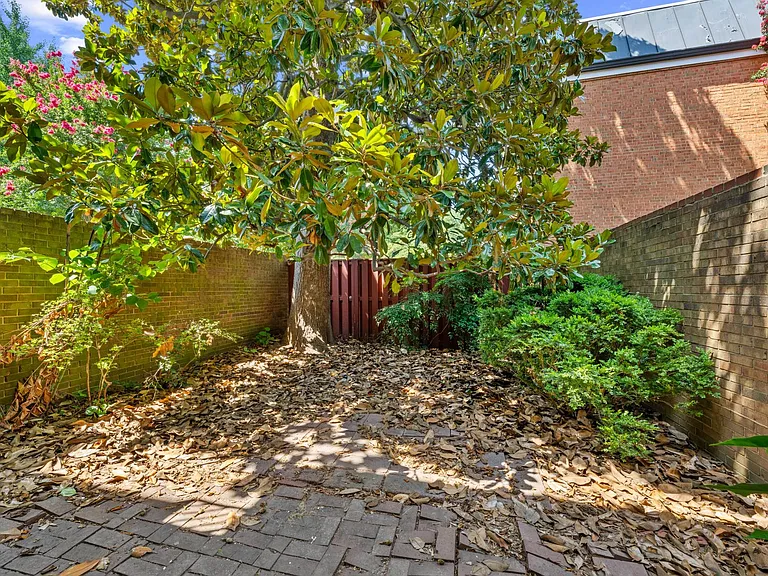 605 H St SW — Photo 34
