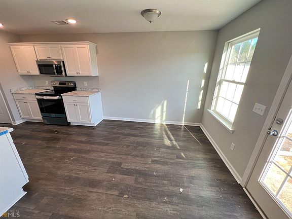 5th image of 103 Callaway Cres