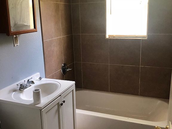 4th image of 813 E 32nd St