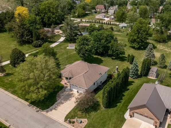 704 E 2nd St, Tipton, IA 52772