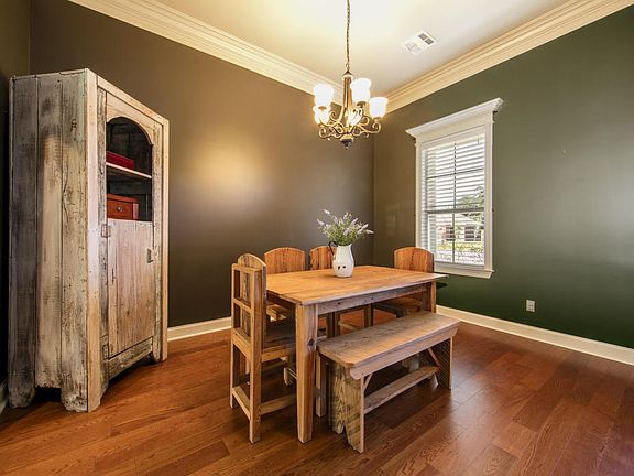 4th image of 102 Oak Shadows Dr