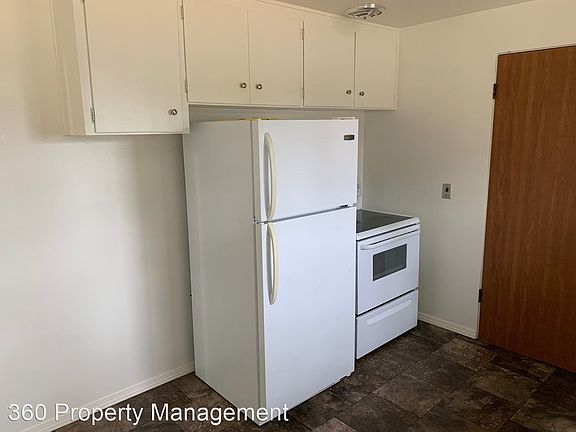 3rd image of 1726 E Whidbey Ave