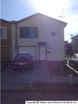 1st image of 162 Regis Dr